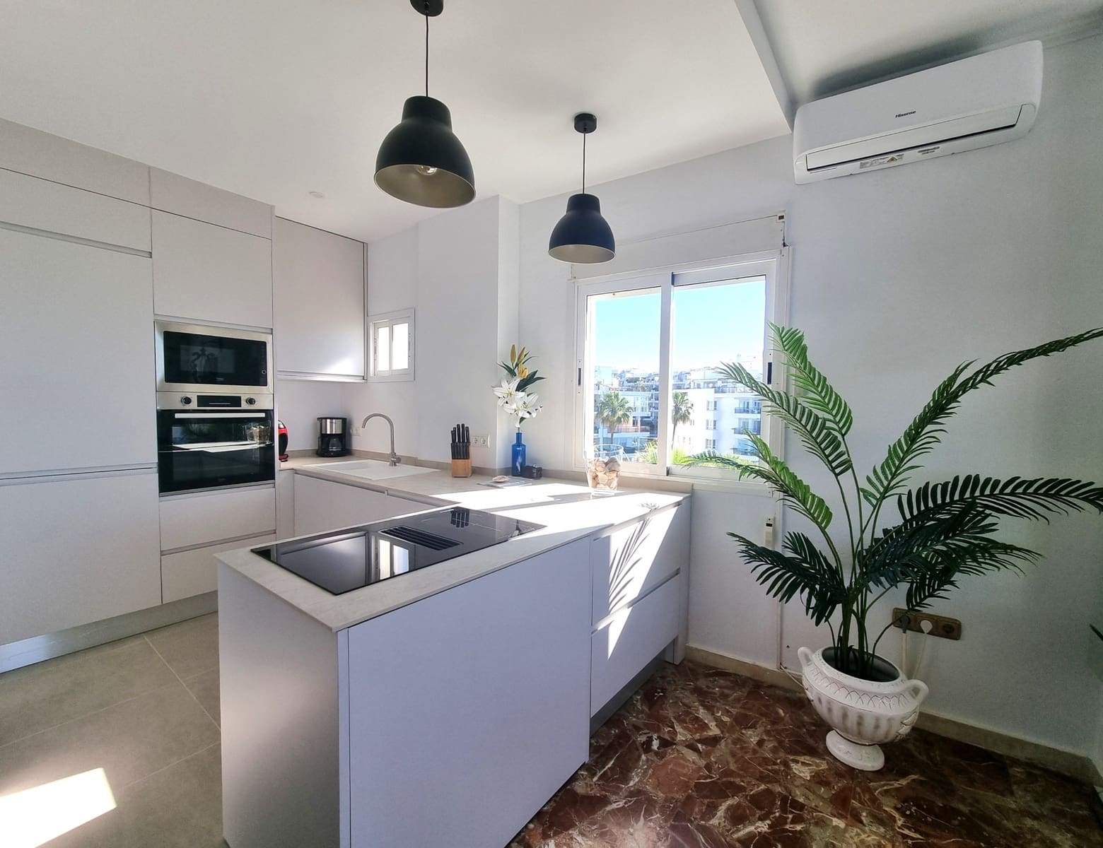 1 soverom Leilighet til salgs i Calahonda med svømmebasseng garasje - € 449 000 (Ref: 9115943)
