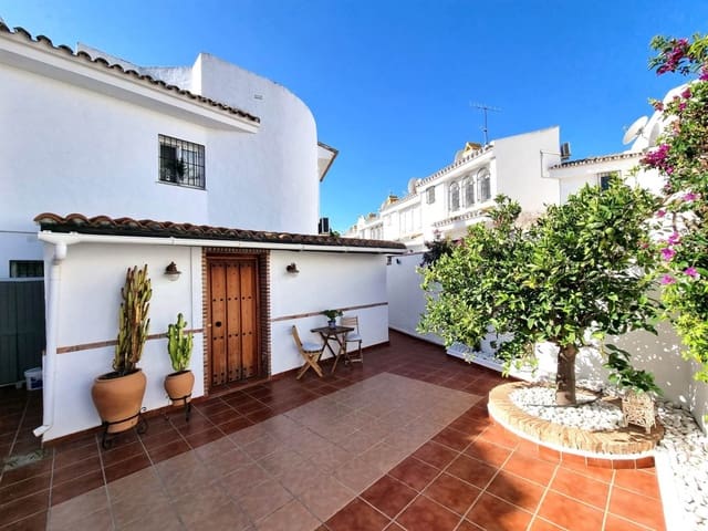 3 soveværelse Semi-Rækkehus til salg i Calahonda, Mijas med swimmingpool garage - € 495.000 (Ref: 9118593)