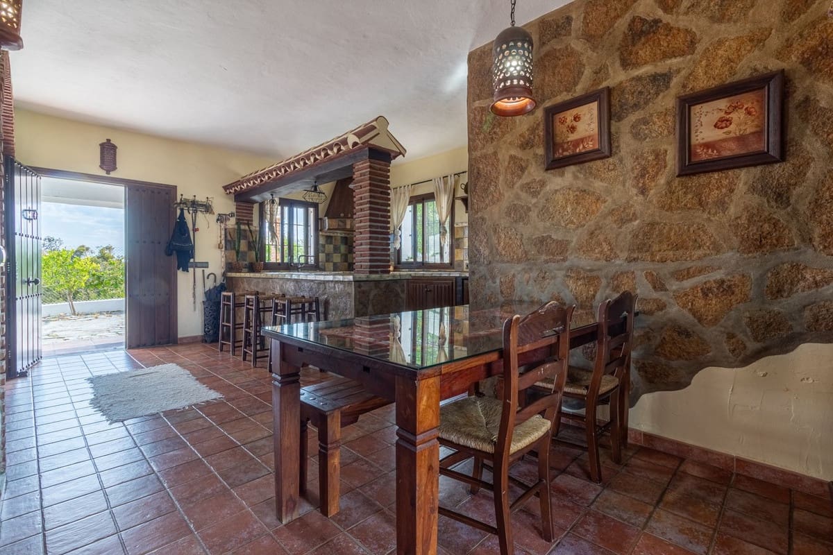 4 quarto Moradia para venda em Mijas com piscina garagem - 550 000 € (Ref: 9124860)