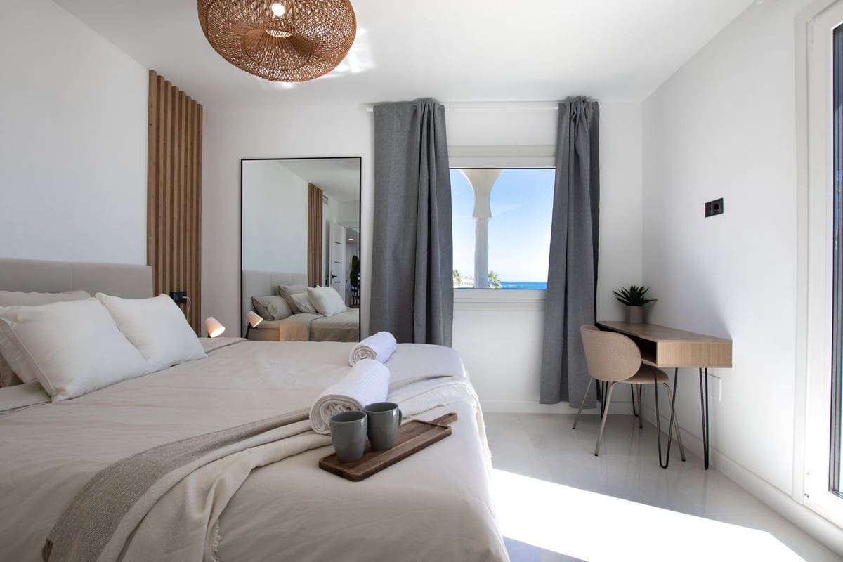 3 sypialnia Penthouse na sprzedaż w Calahonda z basenem garażem - 1 575 000 € (Ref: 9206363)