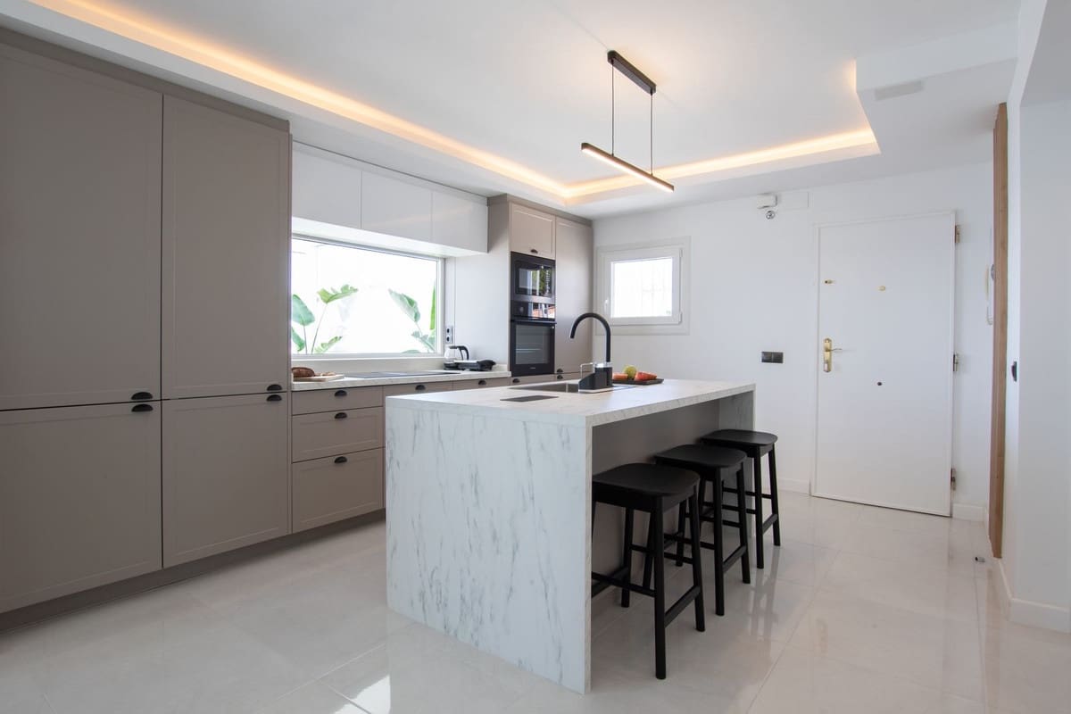 3 sypialnia Penthouse na sprzedaż w Calahonda z basenem garażem - 1 575 000 € (Ref: 9206363)