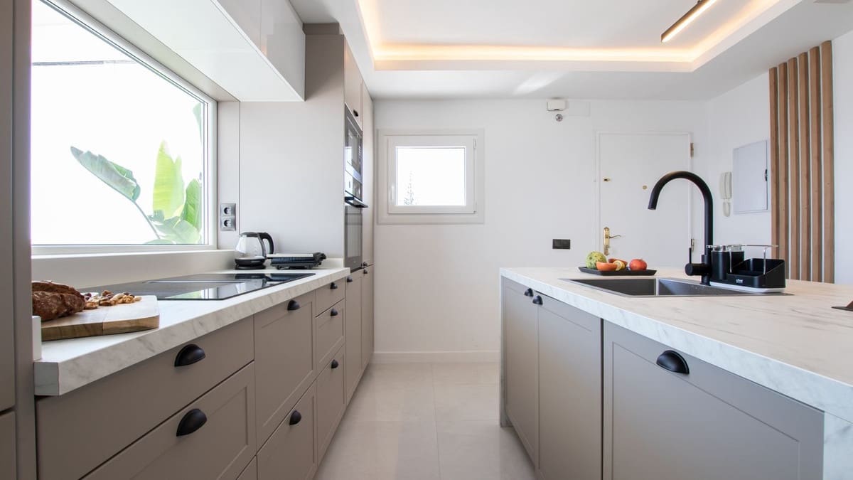 3 sypialnia Penthouse na sprzedaż w Calahonda z basenem garażem - 1 575 000 € (Ref: 9206363)