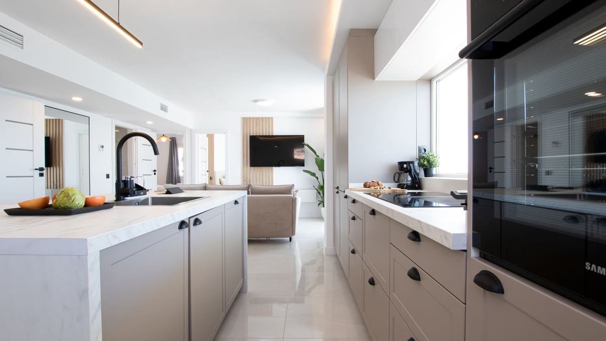 3 sypialnia Penthouse na sprzedaż w Calahonda z basenem garażem - 1 575 000 € (Ref: 9206363)