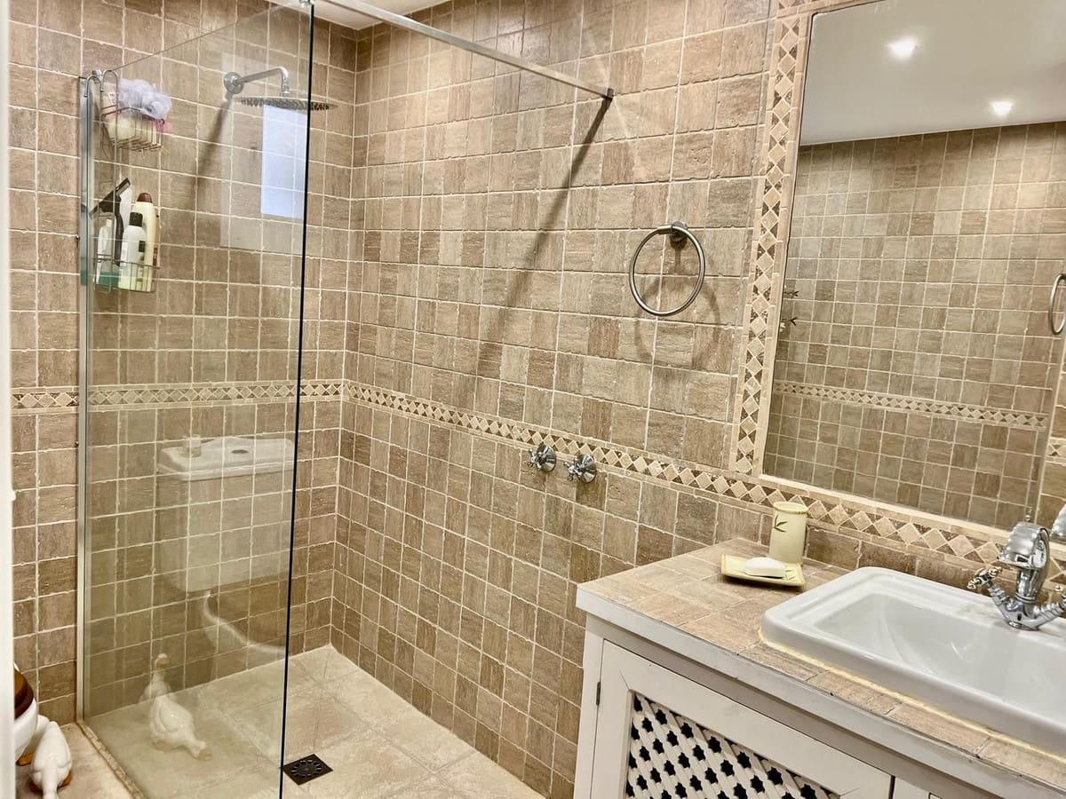 3 Zimmer Haus zu verkaufen in Estepona mit Pool - 475.000 € (Ref: 9219817)