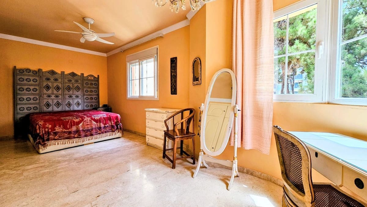 2 Zimmer Penthouse zu verkaufen in Marbella mit Pool Garage - 495.000 € (Ref: 9236351)