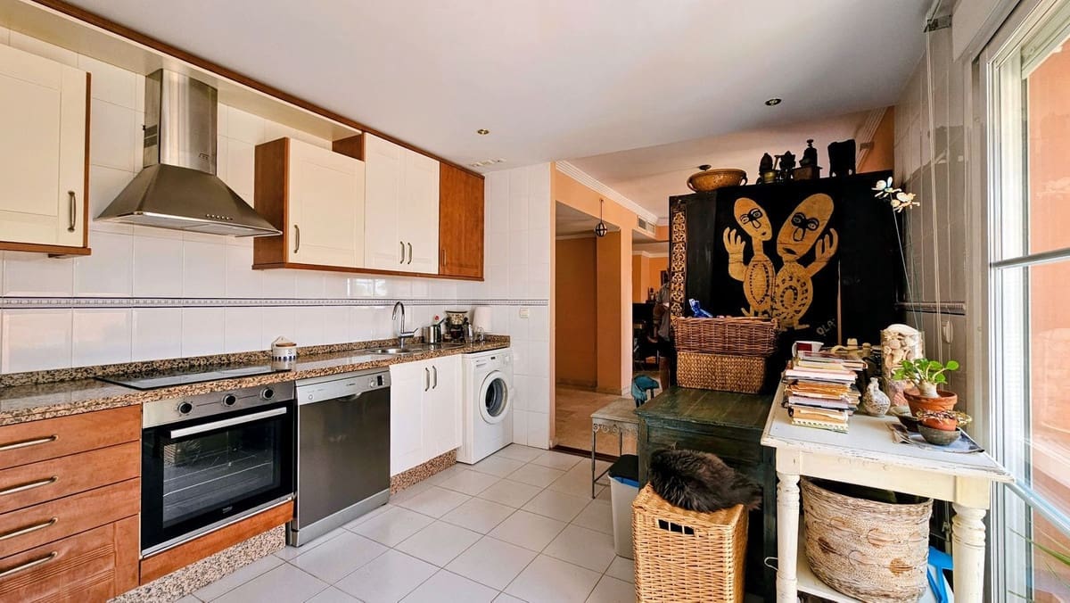 2 Zimmer Penthouse zu verkaufen in Marbella mit Pool Garage - 495.000 € (Ref: 9236351)