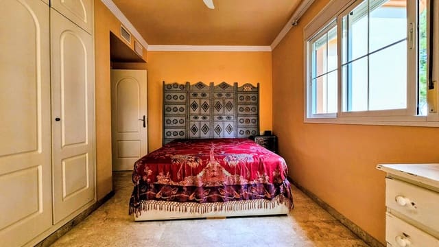 2 Zimmer Penthouse zu verkaufen in Marbella mit Pool Garage - 495.000 € (Ref: 9236351)