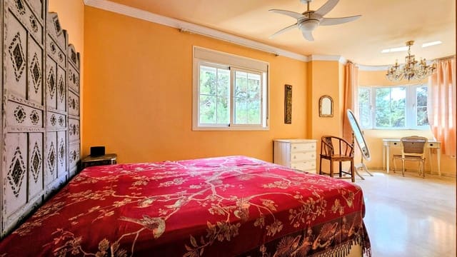 2 Zimmer Penthouse zu verkaufen in Marbella mit Pool Garage - 495.000 € (Ref: 9236351)