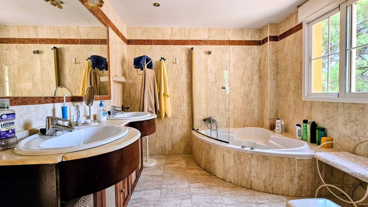 2 Zimmer Penthouse zu verkaufen in Marbella mit Pool Garage - 495.000 € (Ref: 9236351)