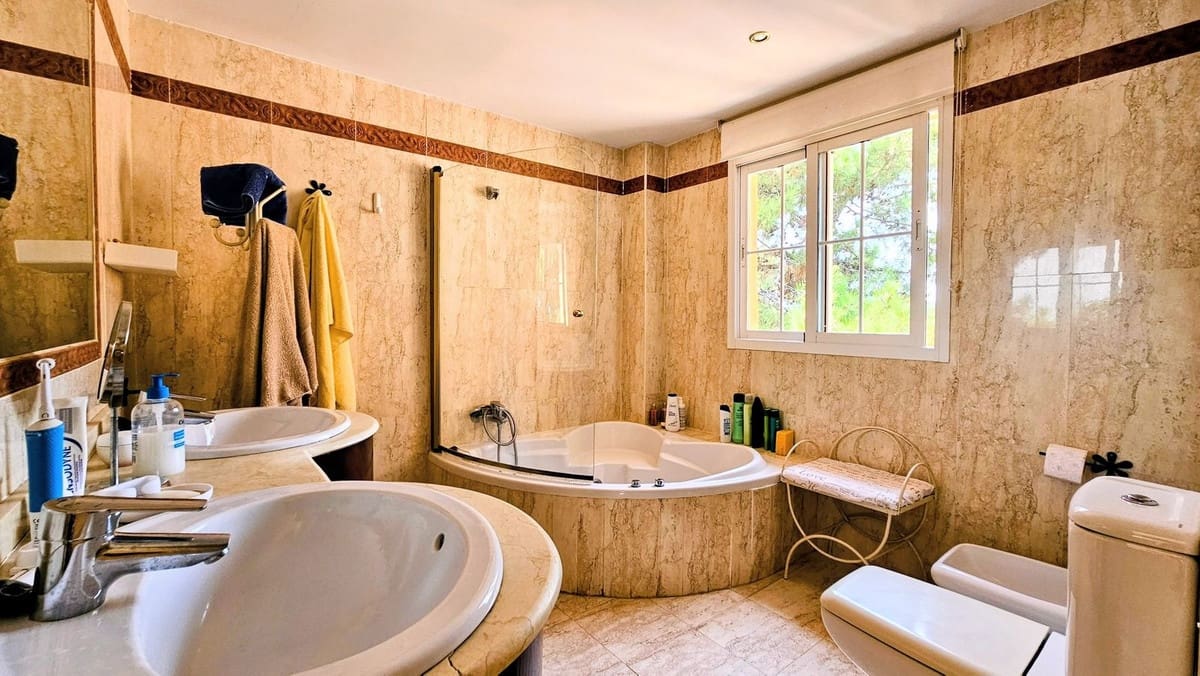 2 Zimmer Penthouse zu verkaufen in Marbella mit Pool Garage - 495.000 € (Ref: 9236351)