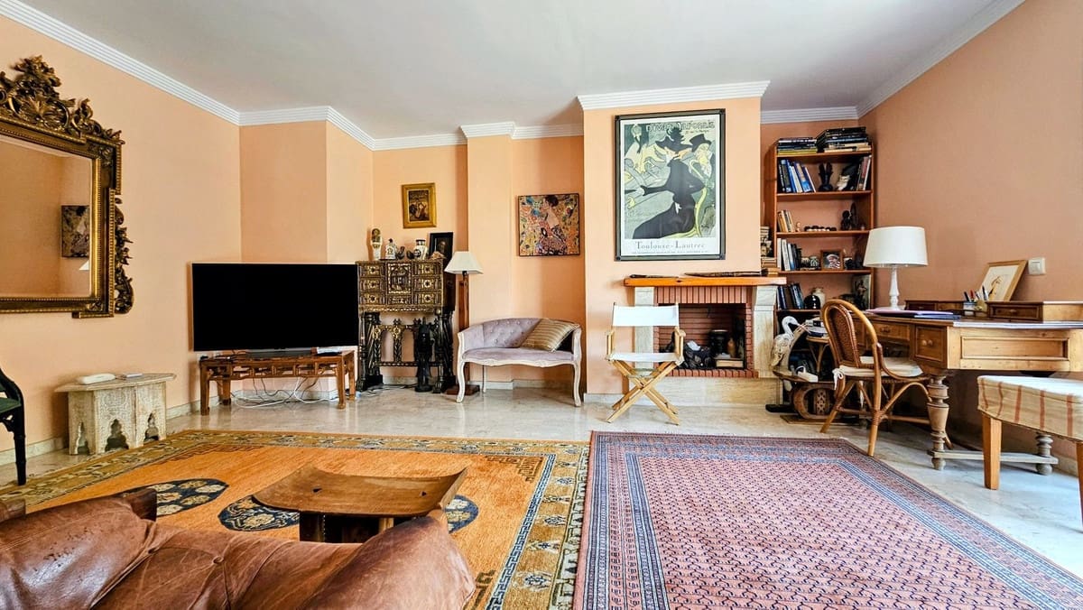 2 Zimmer Penthouse zu verkaufen in Marbella mit Pool Garage - 495.000 € (Ref: 9236351)