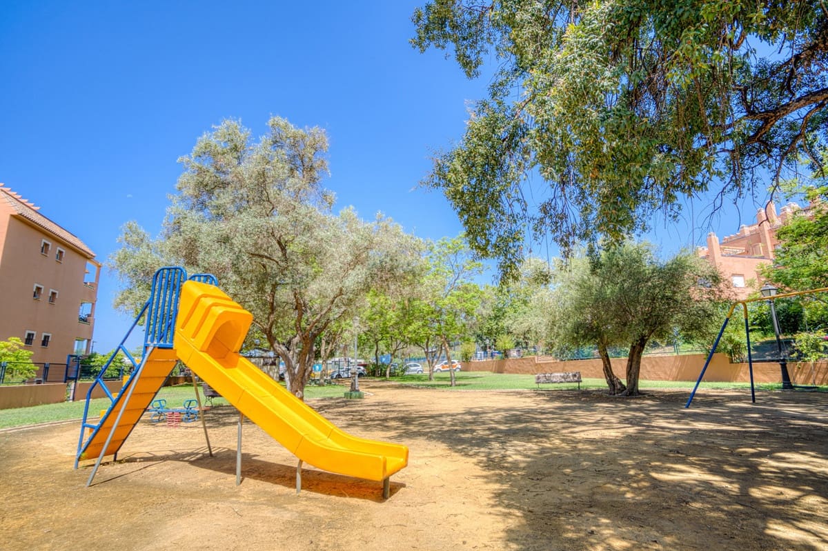 2 soveværelse Lejlighed til salg i Marbella med swimmingpool garage - € 412.000 (Ref: 9243046)