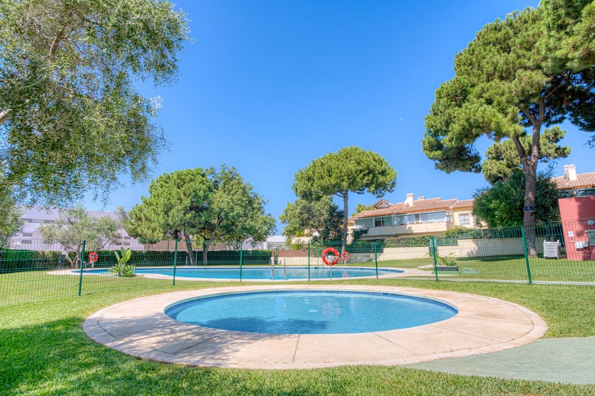 2 soveværelse Lejlighed til salg i Marbella med swimmingpool garage - € 412.000 (Ref: 9243046)