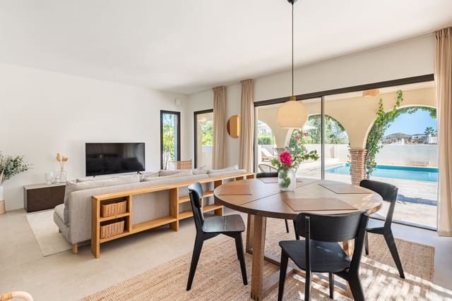 3 bedroom Villa for sale in Mijas Costa, Mijas with pool garage - € 749,000 (Ref: 9243047)