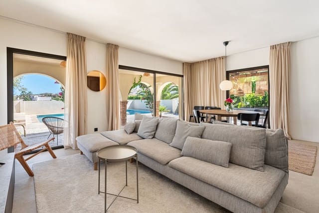 3 bedroom Villa for sale in Mijas Costa, Mijas with pool garage - € 749,000 (Ref: 9243047)