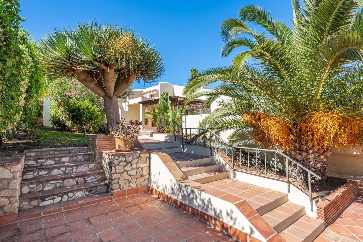 3 bedroom Villa for sale in Mijas Costa with pool garage - € 749,000 (Ref: 9243047)