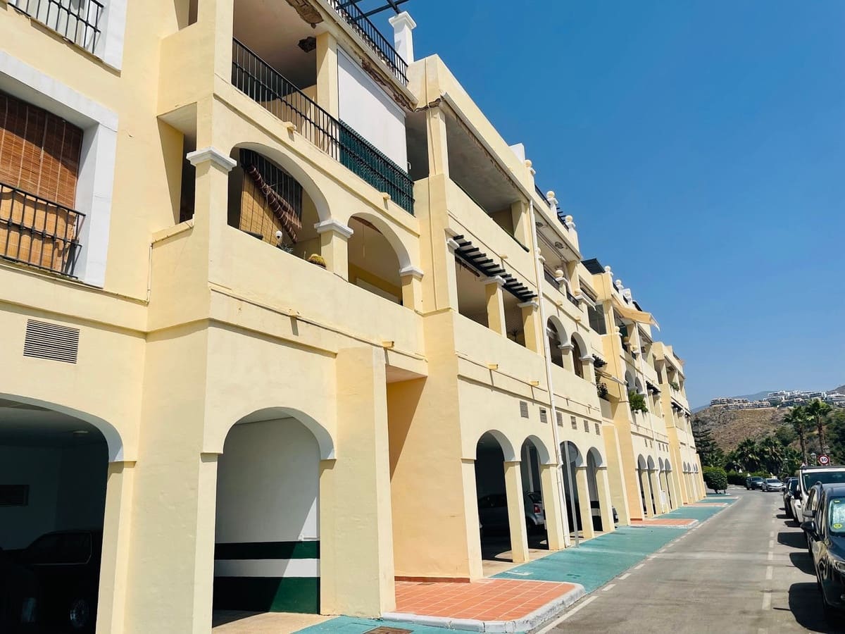 2 Zimmer Apartment zu verkaufen in La Quinta mit Pool Garage - 380.000 € (Ref: 9251959)