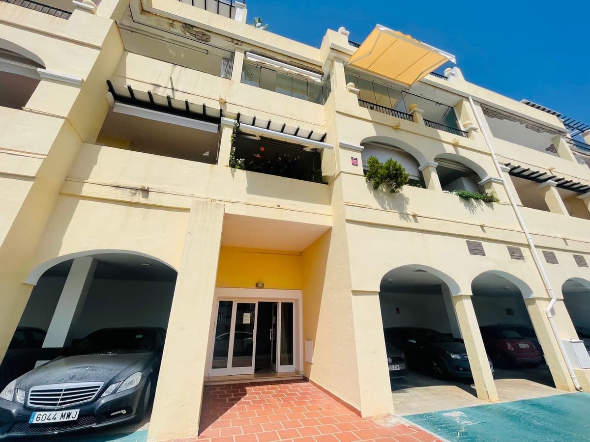 2 Zimmer Apartment zu verkaufen in La Quinta mit Pool Garage - 380.000 € (Ref: 9251959)