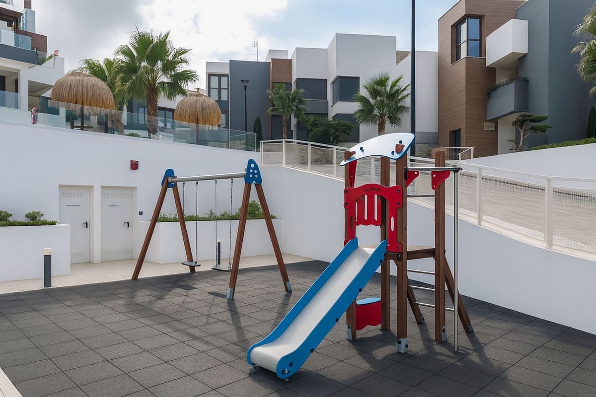 4 Zimmer Apartment zu verkaufen in Marbella mit Pool Garage - 849.000 € (Ref: 9254835)