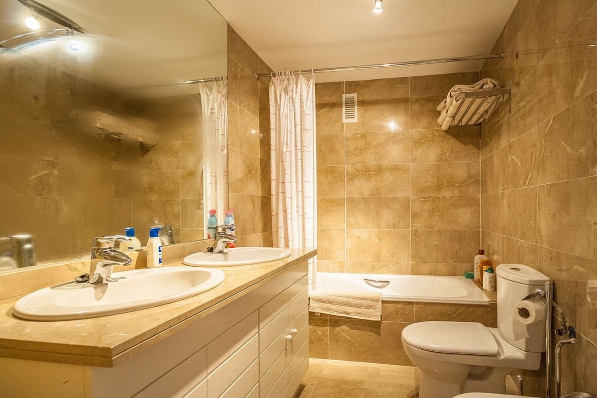 3 bedroom Apartment for sale in Riviera del Sol with pool garage - € 495,000 (Ref: 9254838)