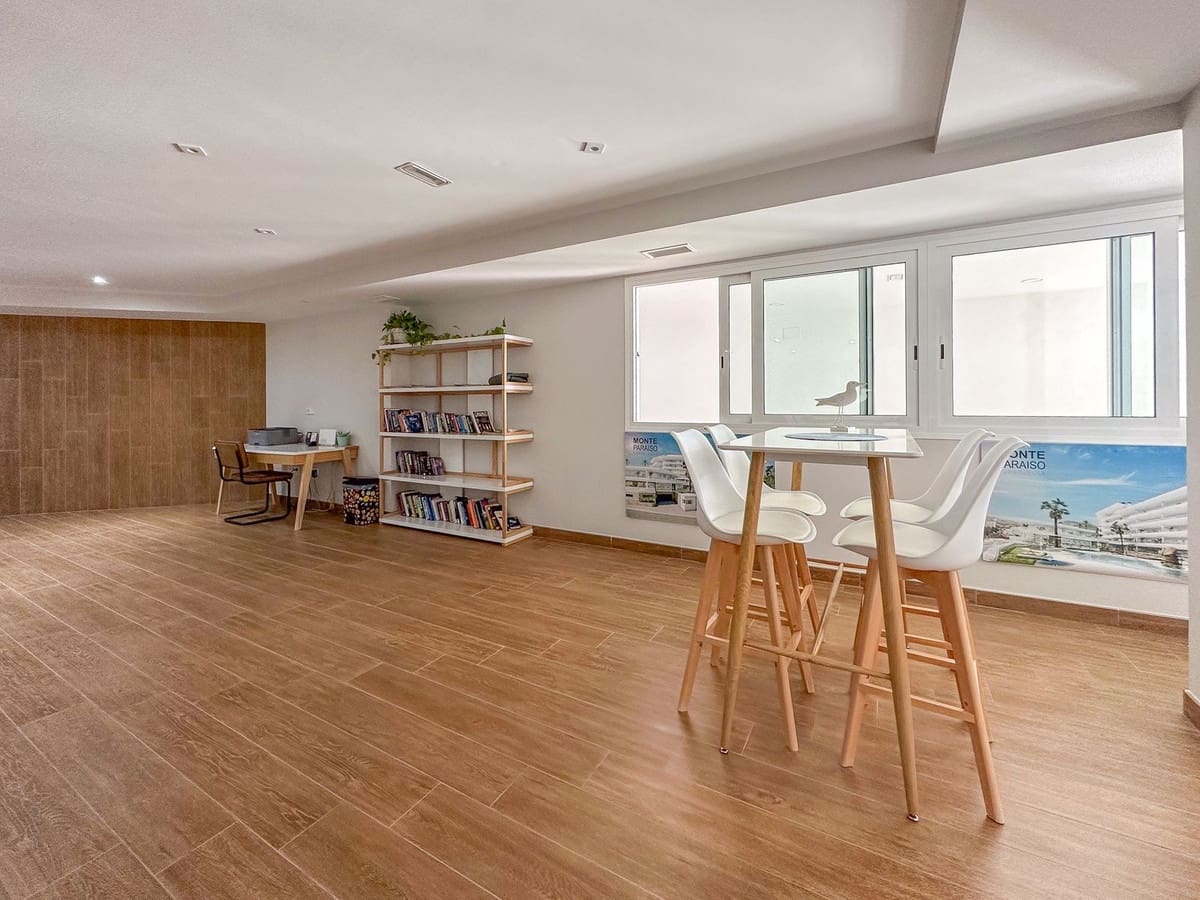 Apartamento de 2 habitaciones en Fuengirola en venta con piscina garaje - 425.000 € (Ref: 9262401)