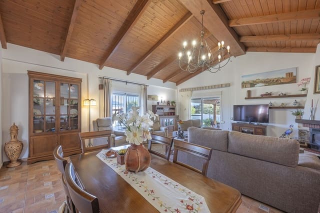 4 Zimmer Villa zu verkaufen in Mijas Costa, Mijas mit Pool Garage - 899.000 € (Ref: 9262402)