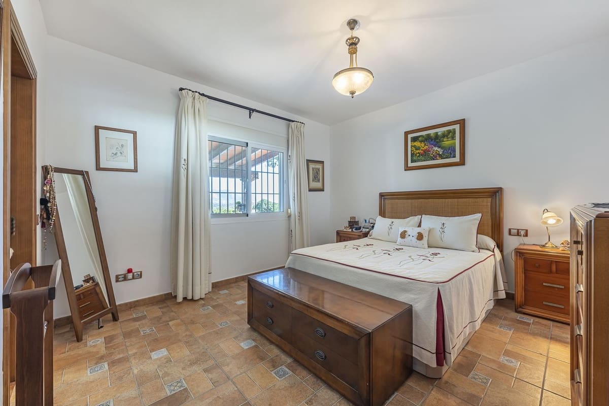 4 Zimmer Villa zu verkaufen in Mijas Costa mit Pool Garage - 899.000 € (Ref: 9262402)