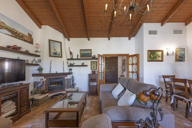 4 Zimmer Villa zu verkaufen in Mijas Costa, Mijas mit Pool Garage - 899.000 € (Ref: 9262402)