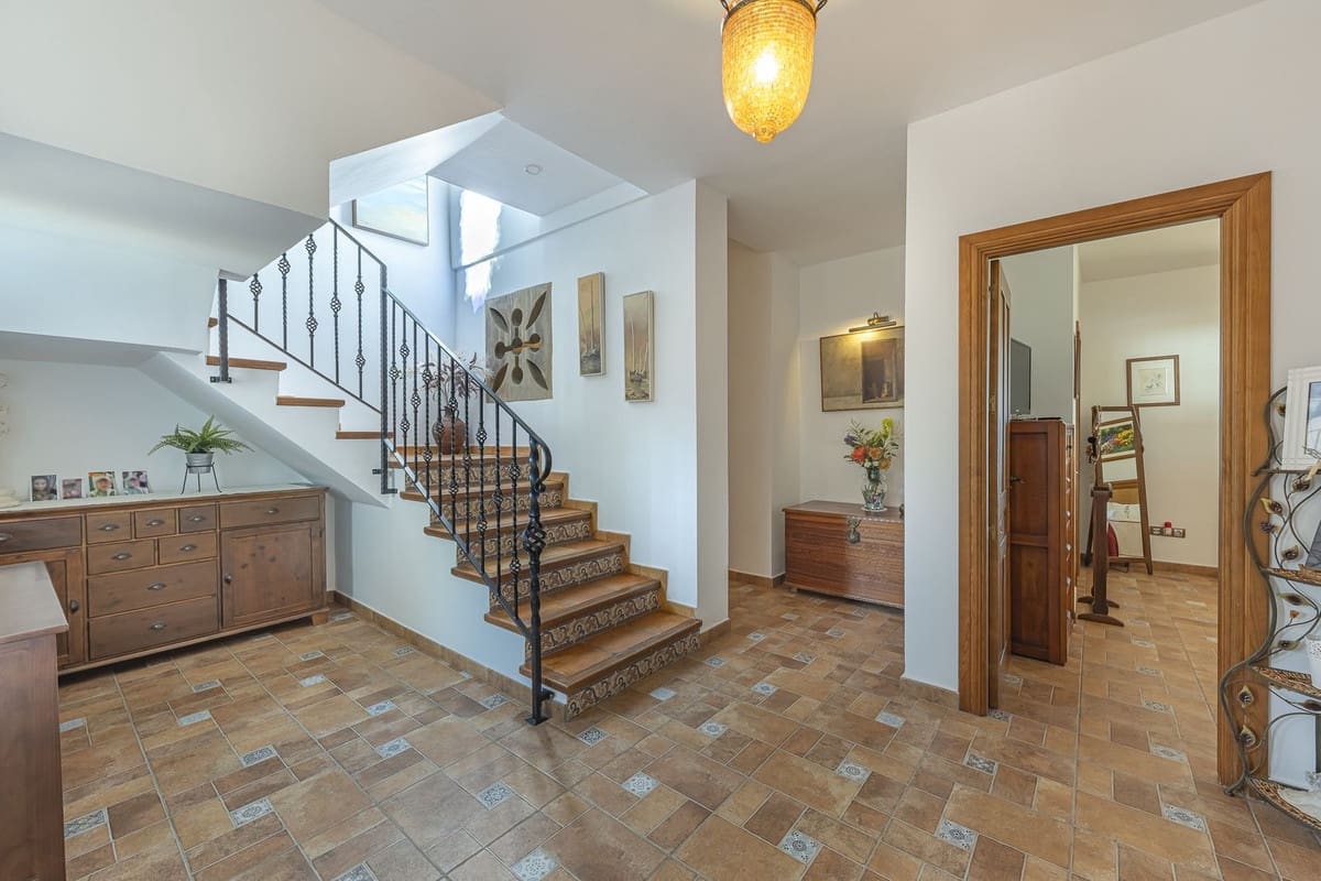 4 Zimmer Villa zu verkaufen in Mijas Costa mit Pool Garage - 899.000 € (Ref: 9262402)