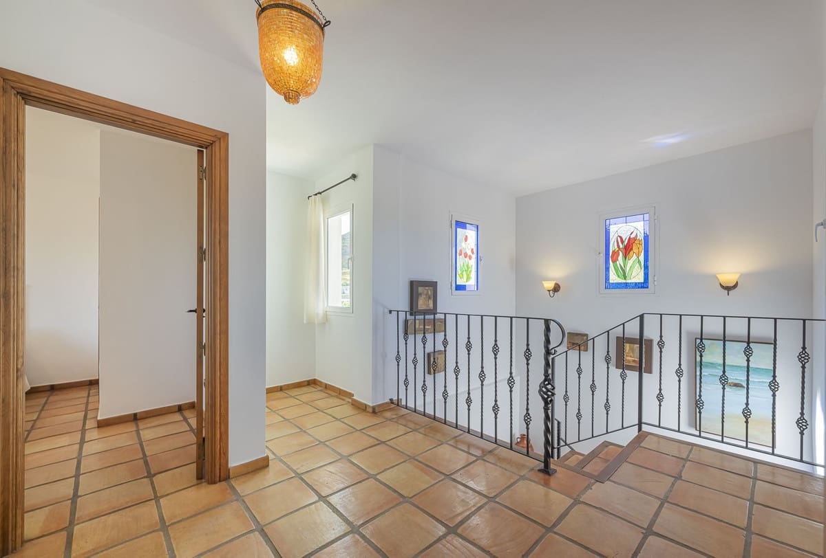 4 Zimmer Villa zu verkaufen in Mijas Costa mit Pool Garage - 899.000 € (Ref: 9262402)