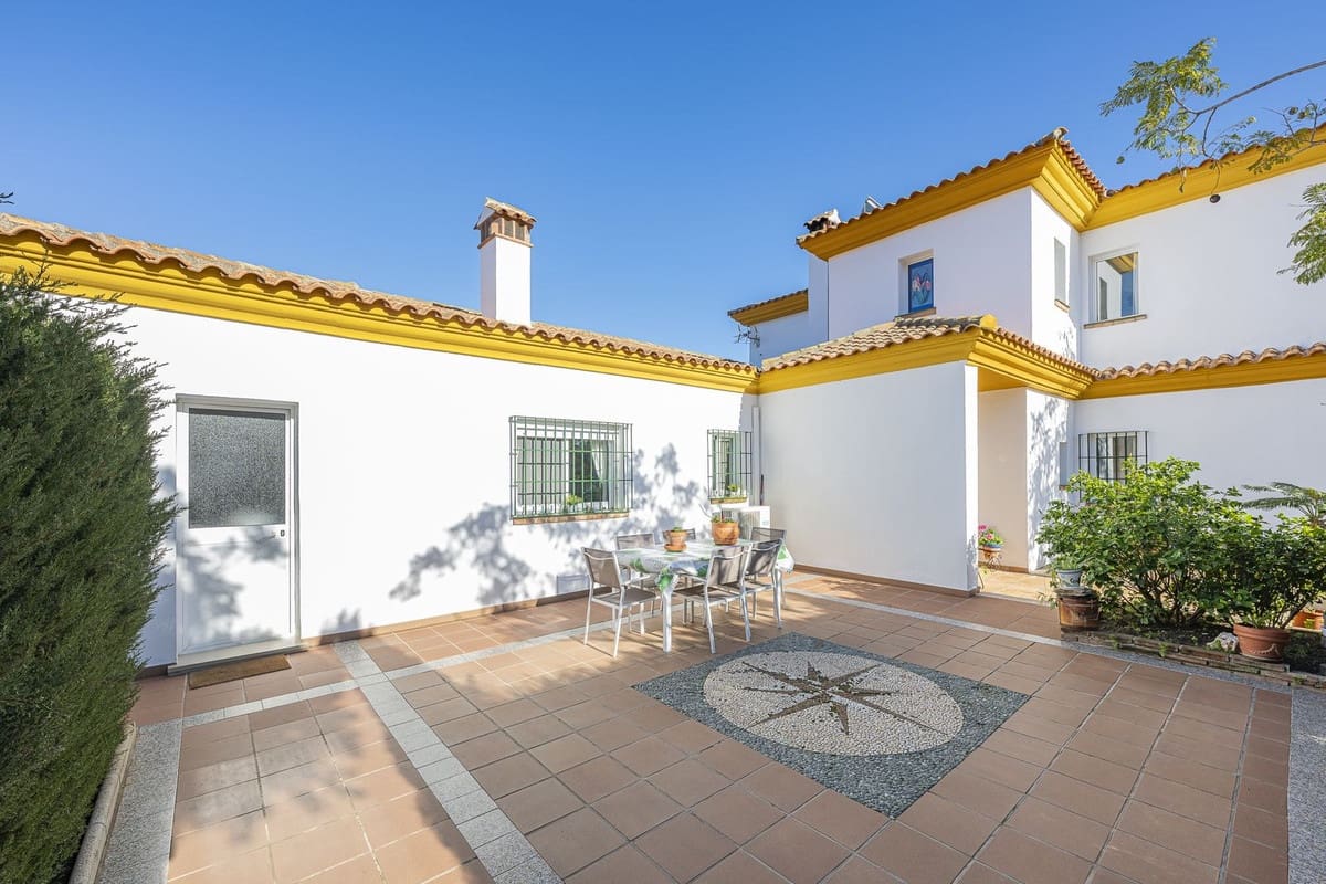 4 Zimmer Villa zu verkaufen in Mijas Costa mit Pool Garage - 899.000 € (Ref: 9262402)