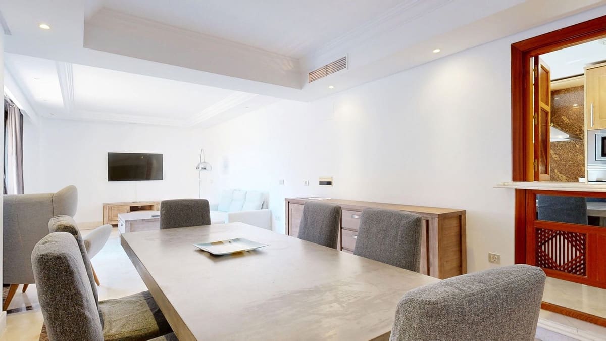 2 bedroom Apartment for sale in Estepona - € 570,000 (Ref: 9262403)