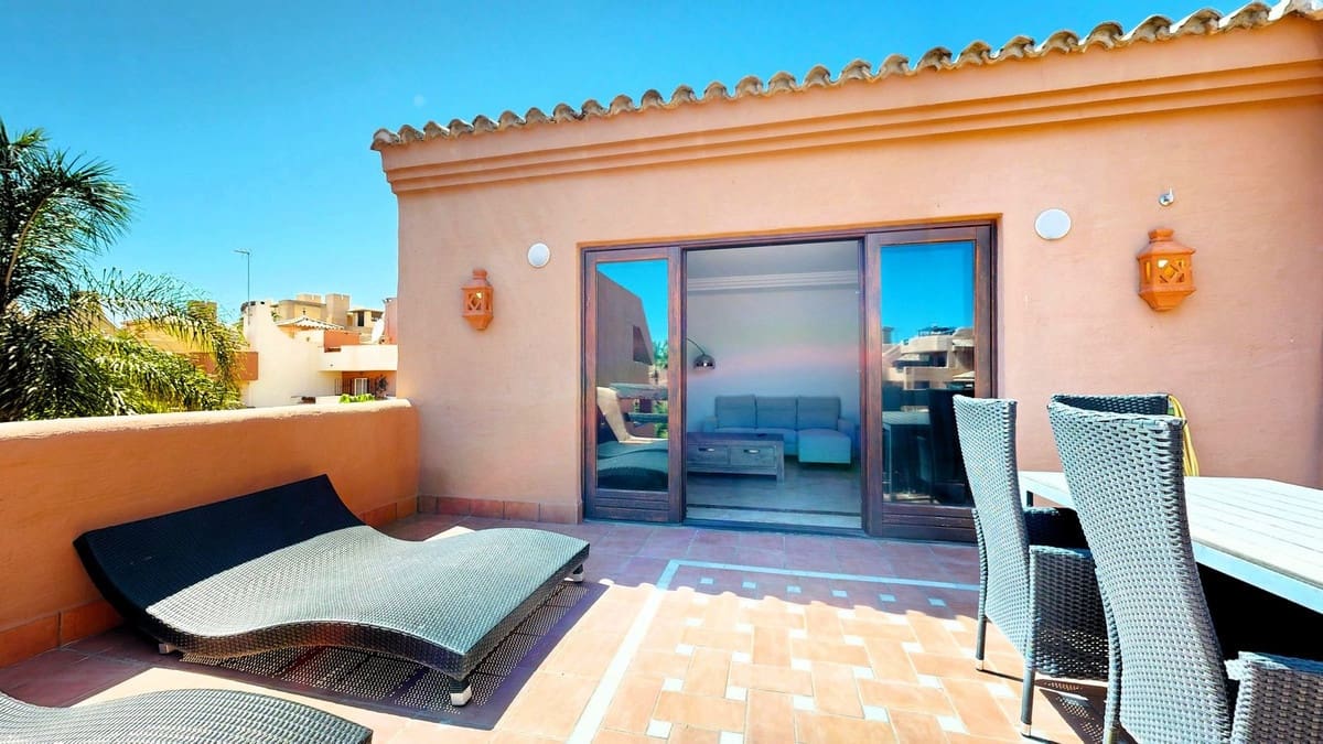 2 bedroom Apartment for sale in Estepona - € 570,000 (Ref: 9262403)