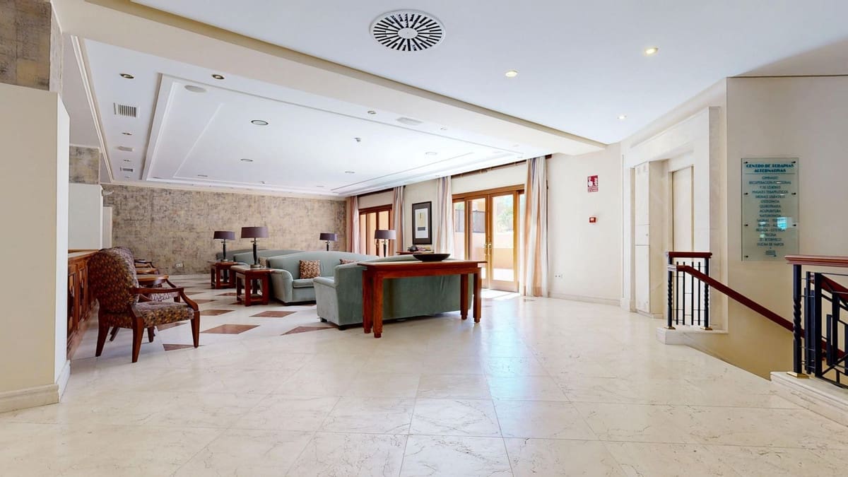 2 bedroom Apartment for sale in Estepona - € 570,000 (Ref: 9262403)