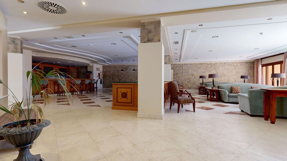 2 bedroom Apartment for sale in Estepona - € 570,000 (Ref: 9262403)