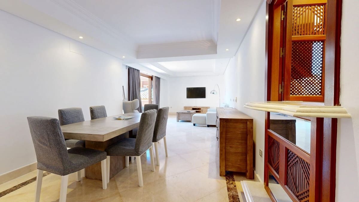 2 bedroom Apartment for sale in Estepona - € 570,000 (Ref: 9262403)