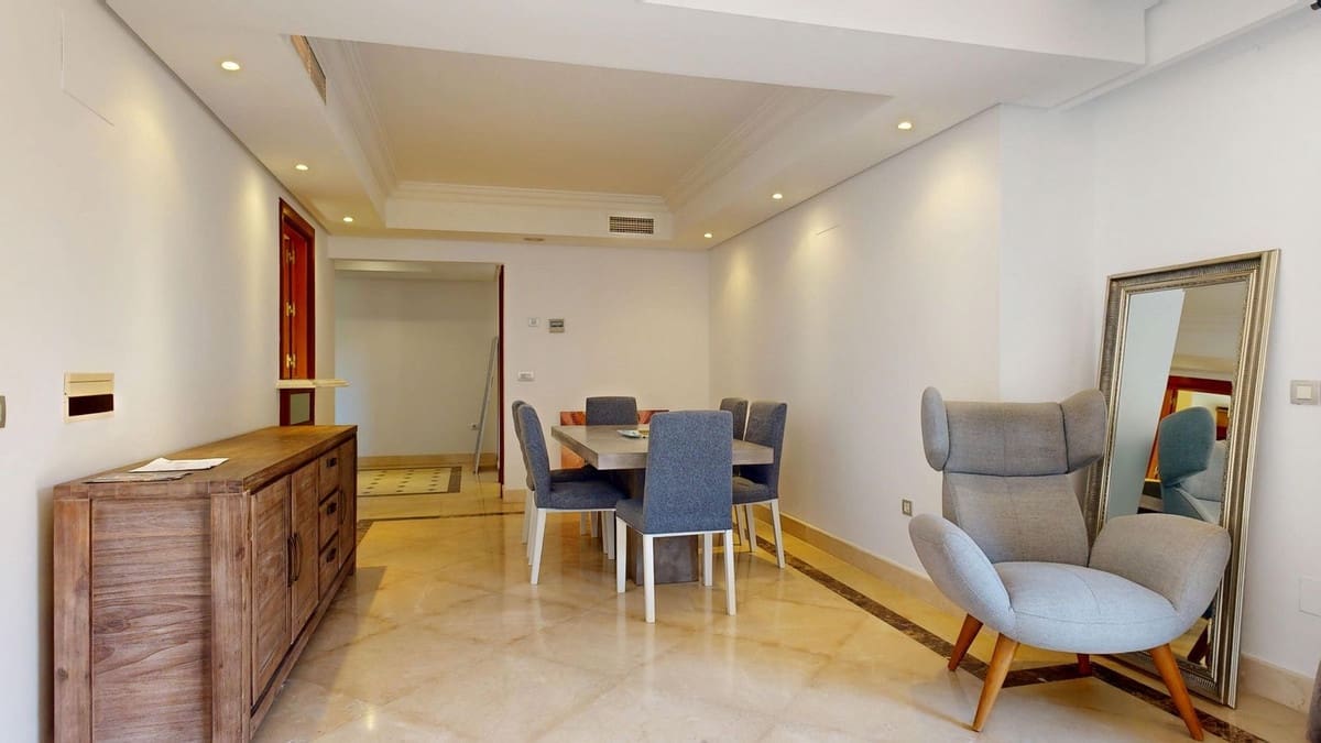2 bedroom Apartment for sale in Estepona - € 570,000 (Ref: 9262403)