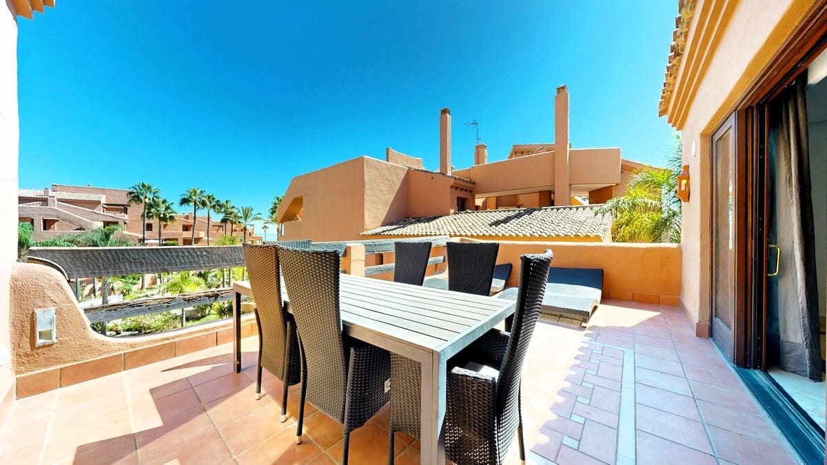 2 bedroom Apartment for sale in Estepona - € 570,000 (Ref: 9262403)