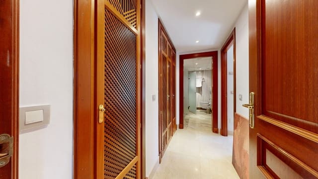 2 bedroom Apartment for sale in Estepona - € 570,000 (Ref: 9262403)