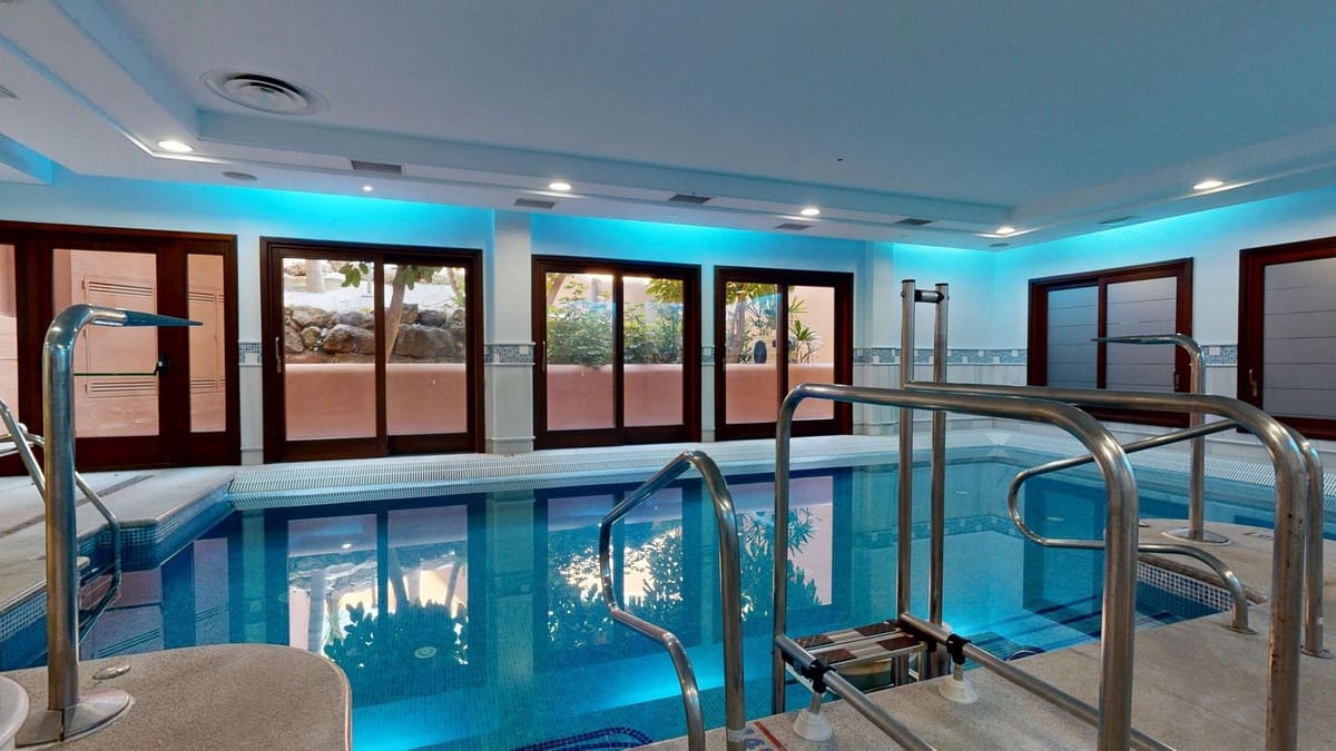 2 bedroom Apartment for sale in Estepona - € 570,000 (Ref: 9262403)