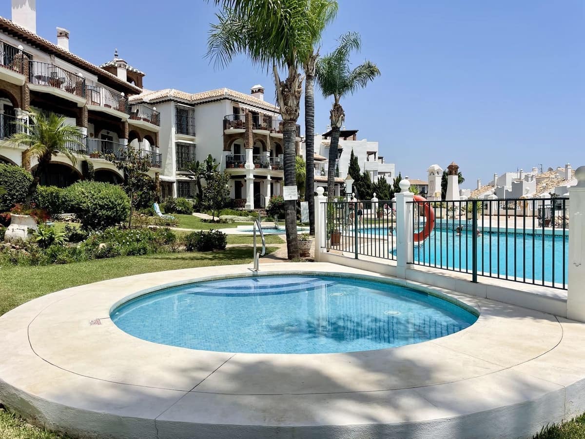 2 bedroom Townhouse for sale in Mijas Costa with pool garage - € 449,000 (Ref: 9264170)