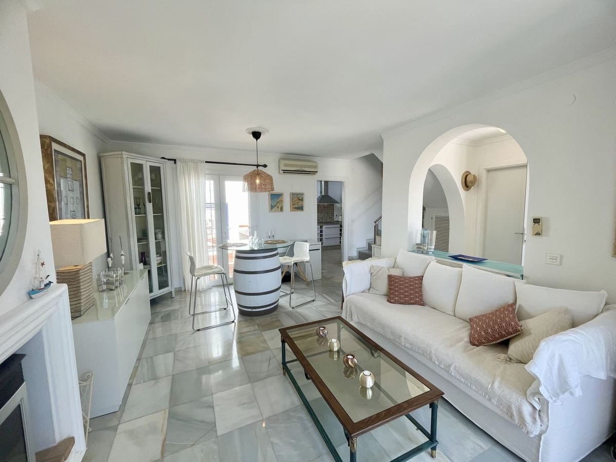 2 bedroom Townhouse for sale in Mijas Costa with pool garage - € 449,000 (Ref: 9264170)