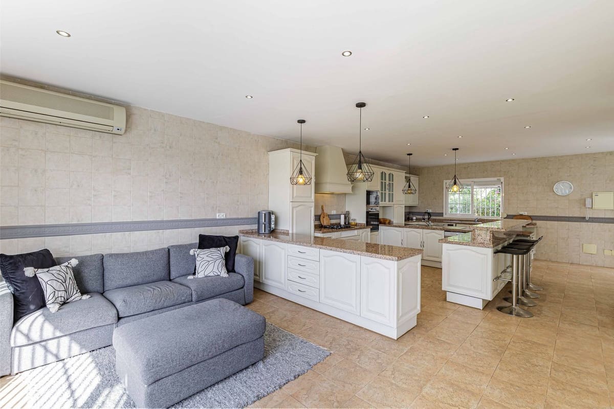 5 Zimmer Villa zu verkaufen in Benahavis mit Pool Garage - 1.750.000 € (Ref: 9264173)