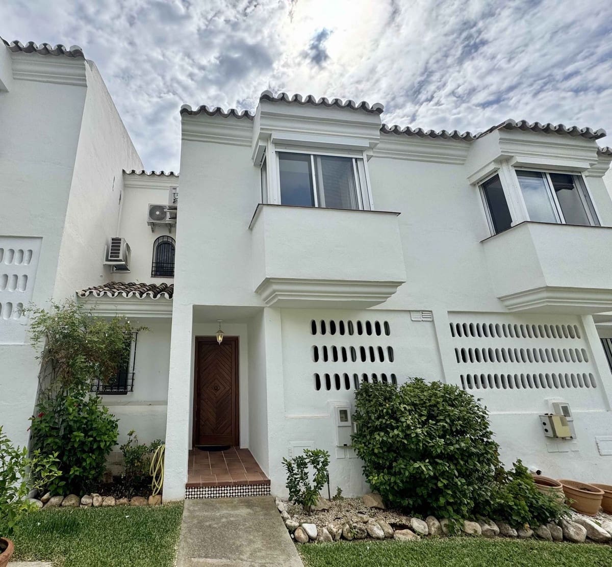 2 makuuhuone Omakotitalo myytävänä paikassa Miraflores mukana uima-altaan 
autotalli - 429 000 € (Ref: 9264176)