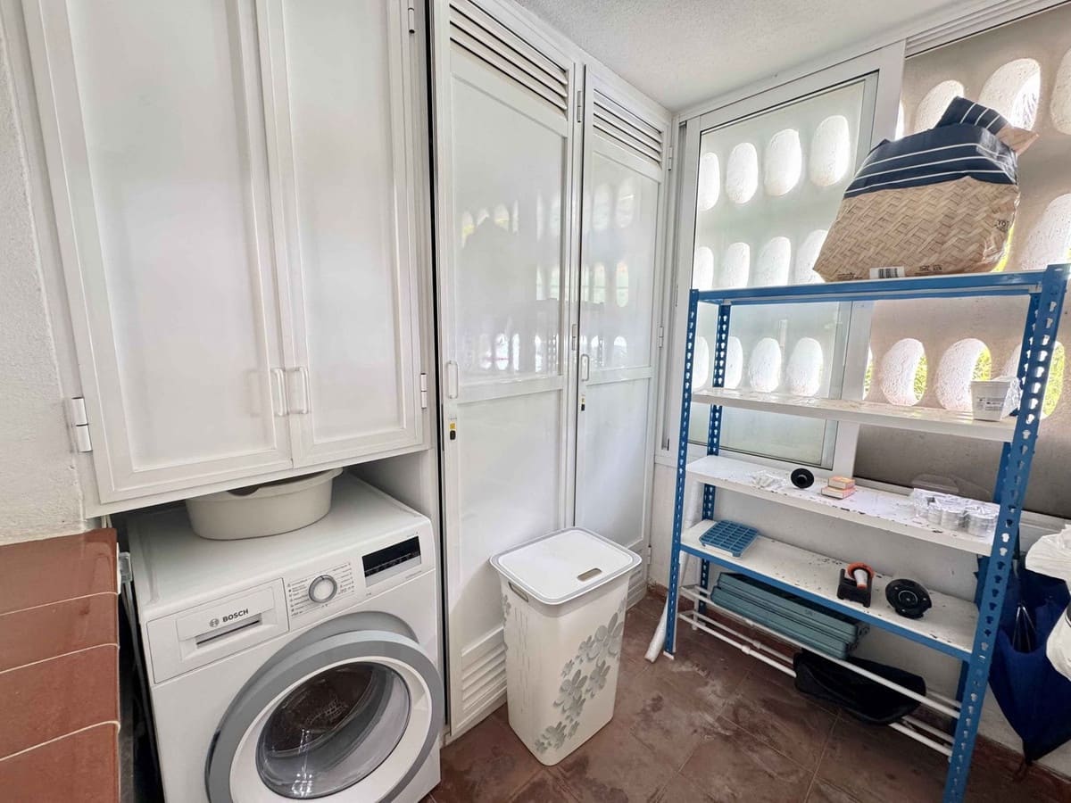 2 makuuhuone Omakotitalo myytävänä paikassa Miraflores mukana uima-altaan 
autotalli - 429 000 € (Ref: 9264176)