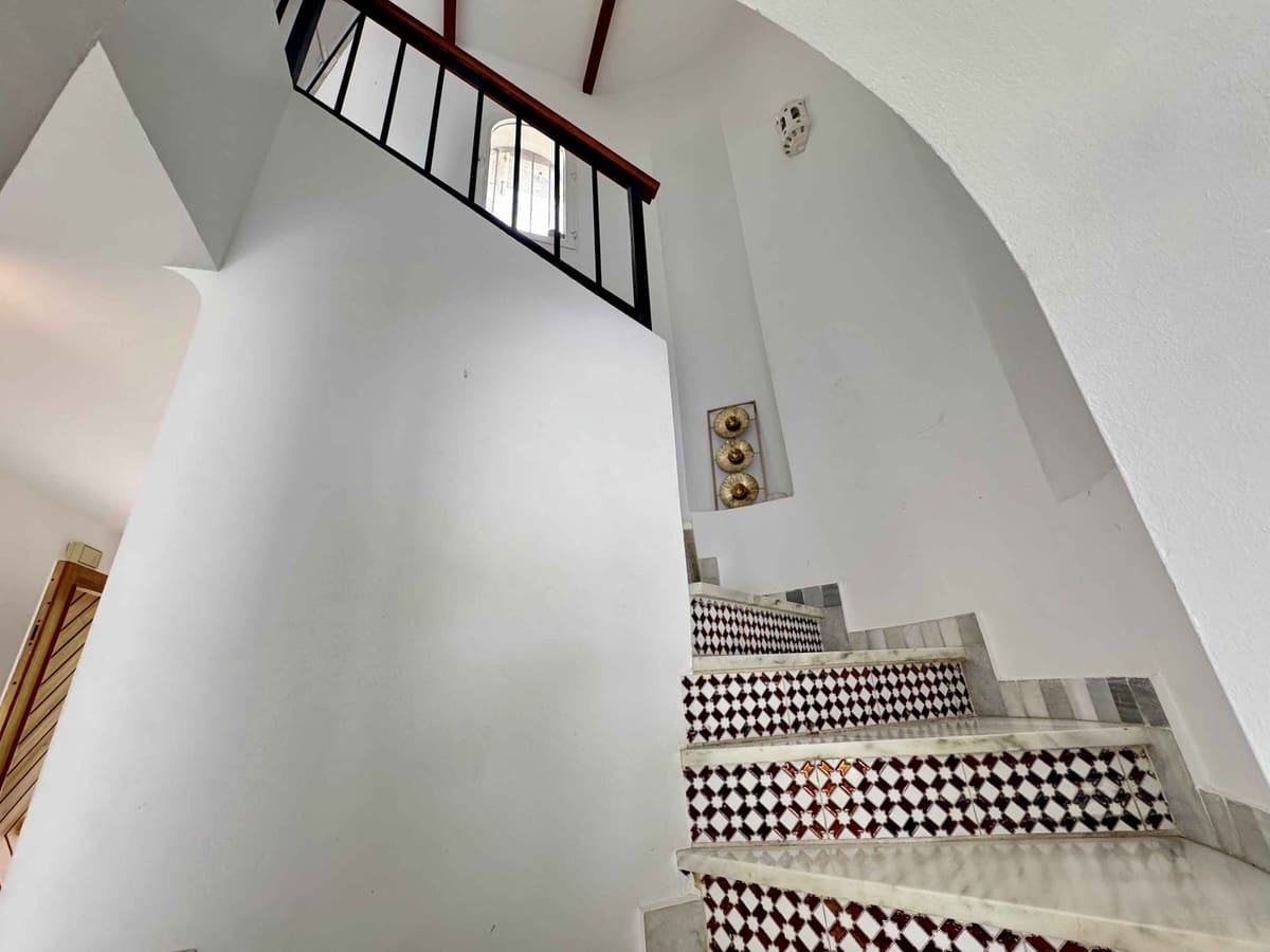 2 makuuhuone Omakotitalo myytävänä paikassa Miraflores mukana uima-altaan 
autotalli - 429 000 € (Ref: 9264176)