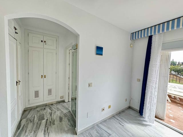 2 makuuhuone Omakotitalo myytävänä paikassa Miraflores, Mijas mukana uima-altaan 
autotalli - 429 000 € (Ref: 9264176)