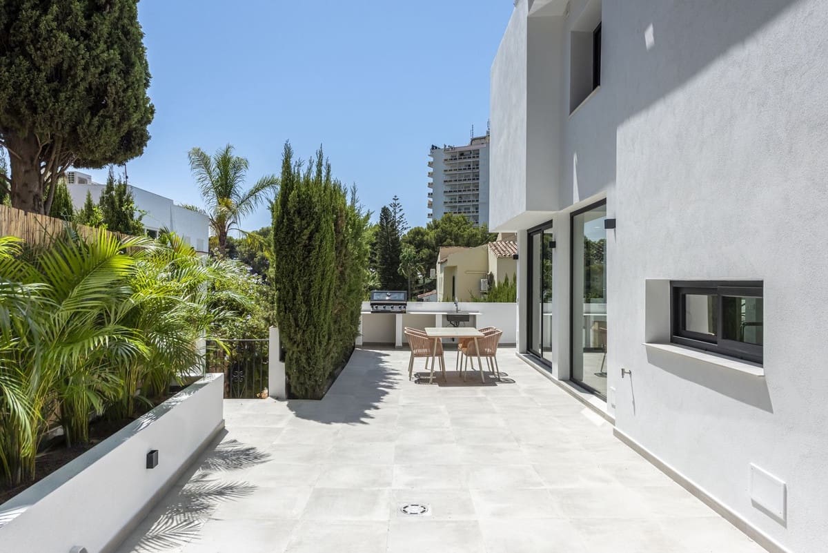 3 soverom Villa til salgs i Marbella med svømmebasseng garasje - € 1 195 000 (Ref: 9276017)