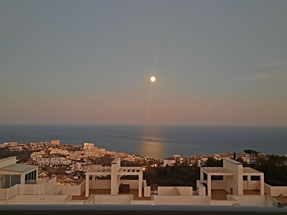2 soveværelse Penthouse til salg i Benalmadena med swimmingpool garage - € 620.000 (Ref: 9281089)