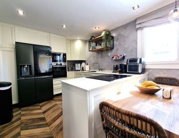 3 soverom Leilighet til salgs i Benalmadena Costa, Benalmádena med svømmebasseng garasje - € 774 000 (Ref: 9285033)